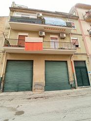 Tre Appartamenti e due magazzini Canicatti centro