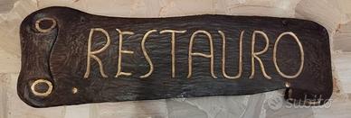 Insegna in legno di noce