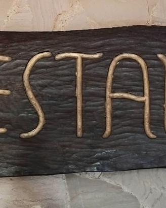 Insegna in legno di noce
