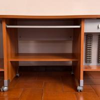 Scrivania in legno