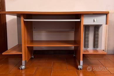 Scrivania in legno