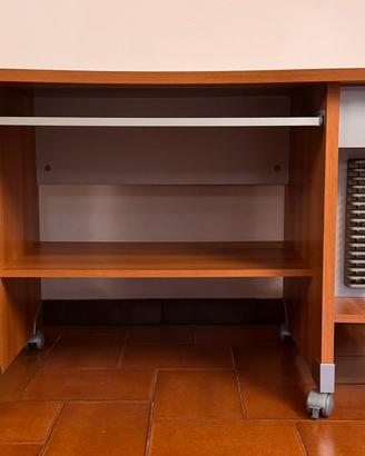 Scrivania in legno