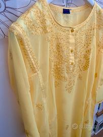 Copricostume giallo con paillettes e ricami