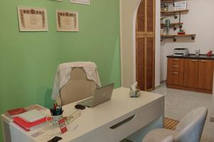 Stanza arredata per professionisti