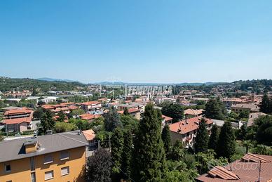 QUADRILOCALE CON DOPPIO BOX E VISTA PANORAMICA!!