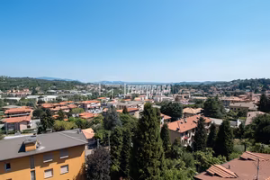 QUADRILOCALE CON DOPPIO BOX E VISTA PANORAMICA!!