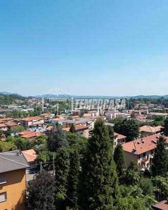 QUADRILOCALE CON DOPPIO BOX E VISTA PANORAMICA!!