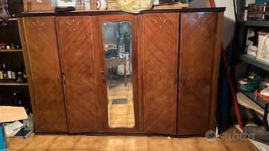 Armadio decorato vintage