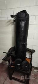 sacco da boxe 32kg con supporto muro