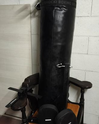 sacco da boxe 32kg con supporto muro