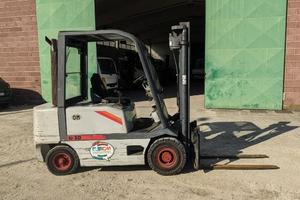 CARRELLO ELEVATORE MULETTO SEMICABINATO DIESEL OM