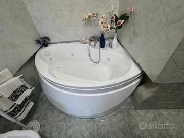 Vasca idromassaggio angolare