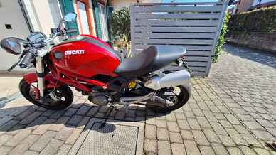 Ducati Monster 696