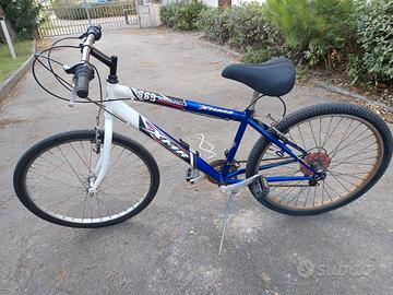 bicicletta Mountain bike 
