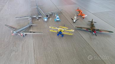 Lotto di 7 mod. Corgi, aerei, elic e shuttle