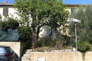 CASA SEMINDIPENDENTE A FANO