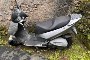 Aprilia Leonardo 250st