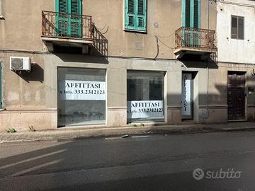 Negozio via italia 98 santa Caterina locale