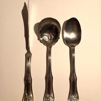  coltello da burro, cucchiaio zucchero e panna 