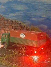 Piccolo diorama con camion illuminato
