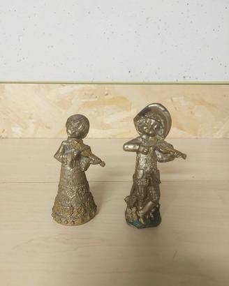 Coppia Statuette Vintage in Peltro Cesellato a Man
