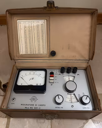Misuratore campo vintage