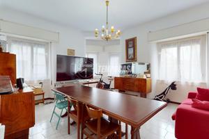 Ampio quadrilocale con doppia esposizione e grande