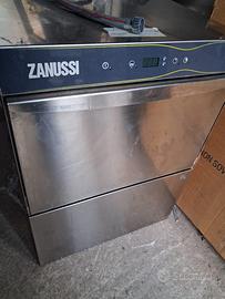 Lavastoviglie industriale con cesti 50x50