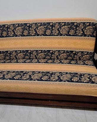 Divano letto con struttura in legno