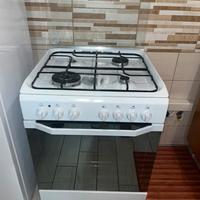 Cucina a gas con forno elettrico indesit +cappa