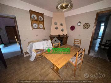 CASA SEMINDIPENDENTE A SUMMONTE