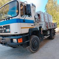 Camion ribaltabile con gru  e vasca inox per uve