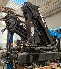 Gru su autocarro HIAB 175-4