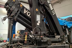 Gru su autocarro HIAB 175-4