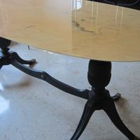 Tavolo in marmo rosa