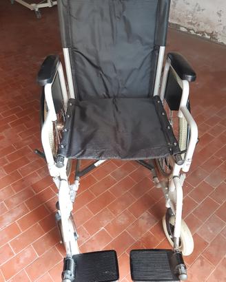 SEDIA A ROTELLE