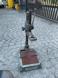 Supporto a colonna antico