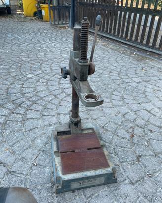 Supporto a colonna antico