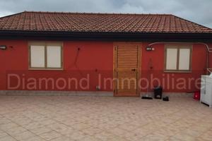 Palazzetto indipendente con terreno a Viagrande