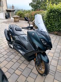 Yamaha T-max 560 parabrezza puig 21270h fumè