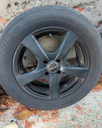 Set 4 cerchioni in lega con gomme 185/65 R15 88T 