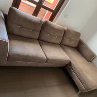 Divano tre posti con chaise longue