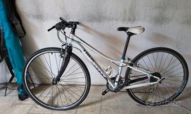 Bicicletta da donna Trek con ruote da 28 pollici. 
