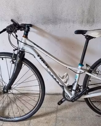 Bicicletta da donna Trek con ruote da 28 pollici. 