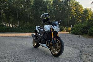 Yamaha FZ8