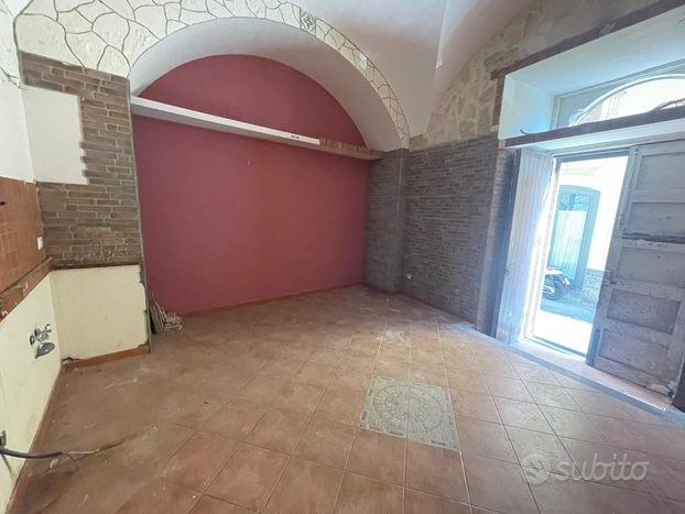 Acireale centro storico casa singola mq 60vani 2,5