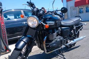 Triumph Bonneville T100 black