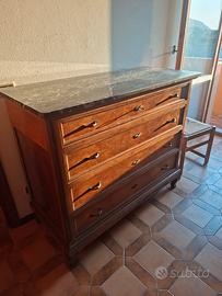 comó con piano in marmo
