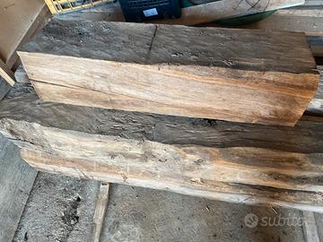 Travi vecchie in legno di rovere