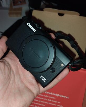 Canon EOS M100  + EF-M 15-45mm